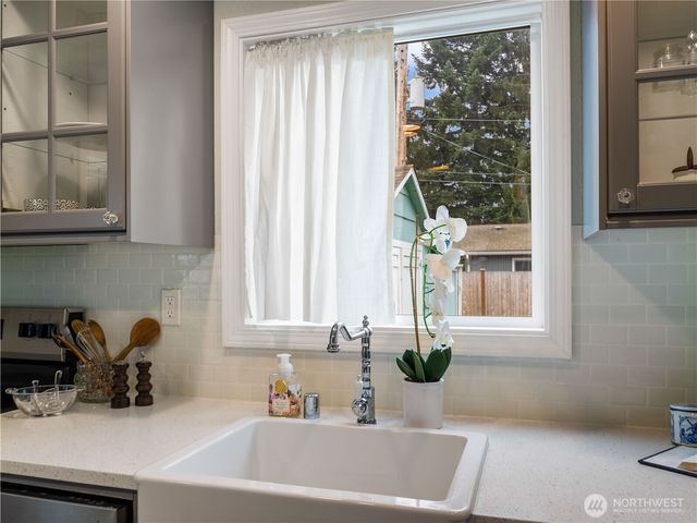 922 5th Street NW, Puyallup, WA 98371