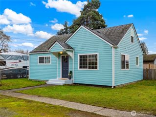 922 5th Street NW, Puyallup, WA 98371