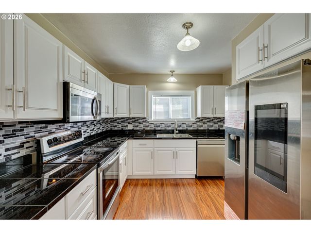 2901 FRUIT VALLEY Rd, Vancouver, WA 98660