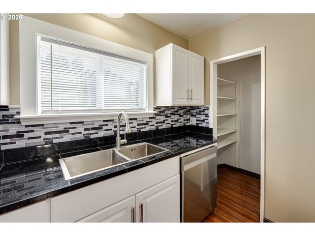 2901 FRUIT VALLEY Rd, Vancouver, WA 98660