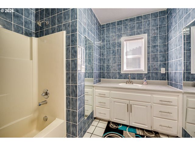 2901 FRUIT VALLEY Rd, Vancouver, WA 98660