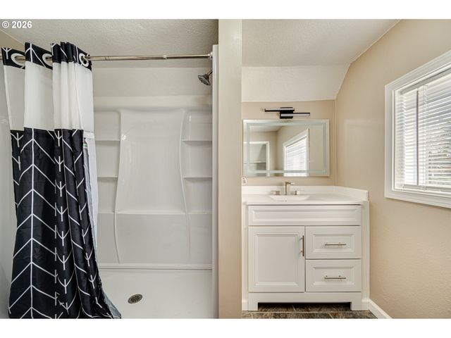 2901 FRUIT VALLEY Rd, Vancouver, WA 98660