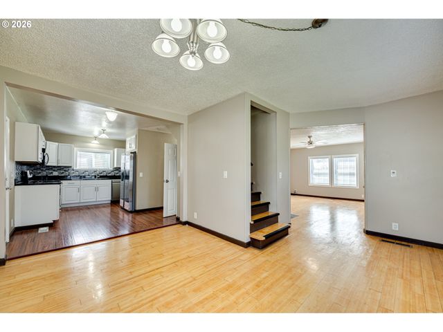 2901 FRUIT VALLEY Rd, Vancouver, WA 98660