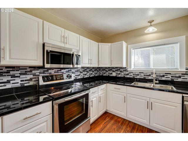 2901 FRUIT VALLEY Rd, Vancouver, WA 98660