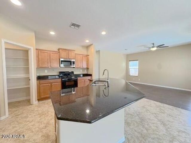 2526 W DESERT VISTA Trail, Phoenix, AZ 85085