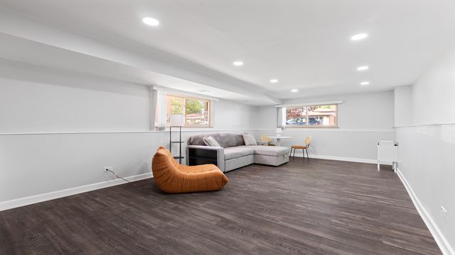 9517 Lavergne Avenue, Skokie, IL 60077