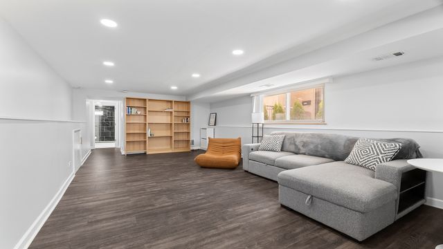 9517 Lavergne Avenue, Skokie, IL 60077