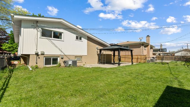 9517 Lavergne Avenue, Skokie, IL 60077