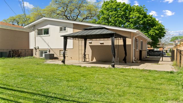 9517 Lavergne Avenue, Skokie, IL 60077
