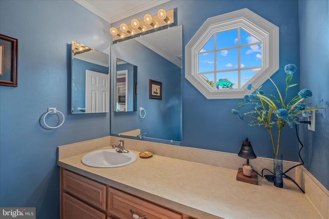 302 PRADO WAY, Berkeley Springs, WV 25411