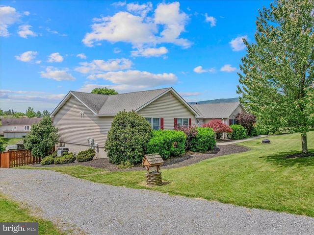 302 PRADO WAY, Berkeley Springs, WV 25411