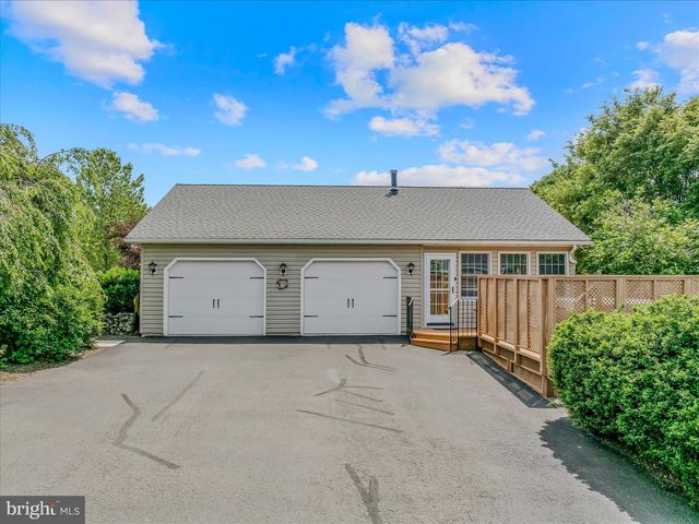 302 PRADO WAY, Berkeley Springs, WV 25411