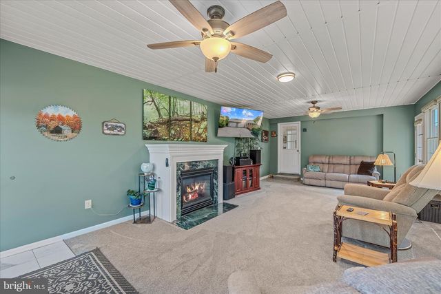302 PRADO WAY, Berkeley Springs, WV 25411