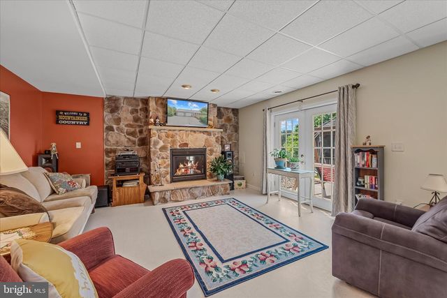 302 PRADO WAY, Berkeley Springs, WV 25411
