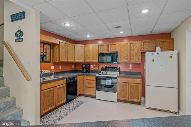 302 PRADO WAY, Berkeley Springs, WV 25411