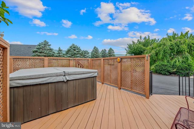302 PRADO WAY, Berkeley Springs, WV 25411