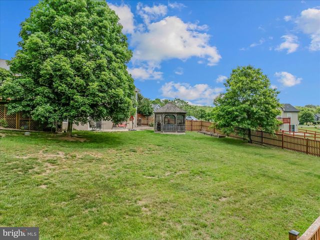 302 PRADO WAY, Berkeley Springs, WV 25411