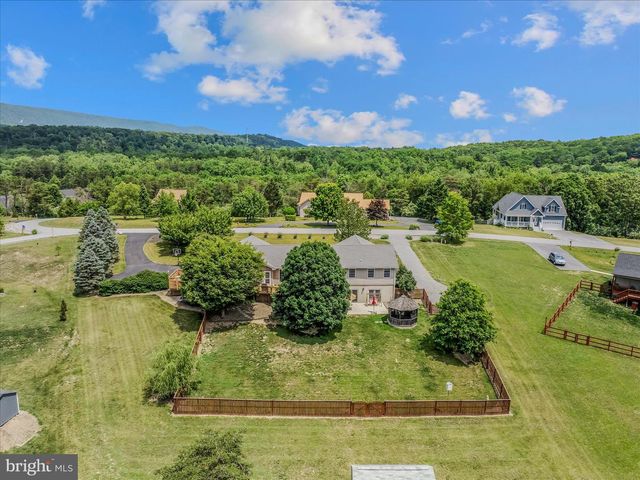 302 PRADO WAY, Berkeley Springs, WV 25411