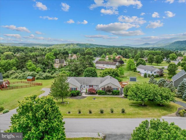 302 PRADO WAY, Berkeley Springs, WV 25411