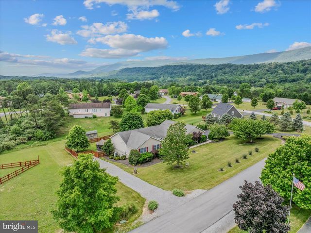 302 PRADO WAY, Berkeley Springs, WV 25411
