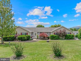 302 PRADO WAY, Berkeley Springs, WV 25411
