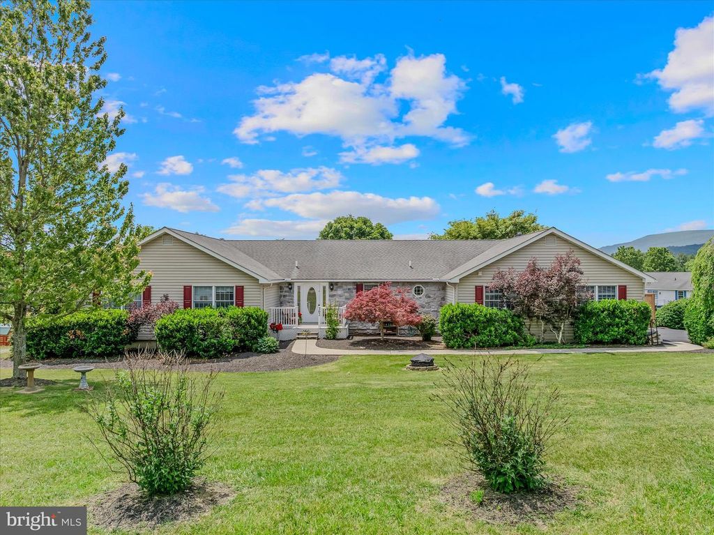 302 PRADO WAY, Berkeley Springs, WV 25411