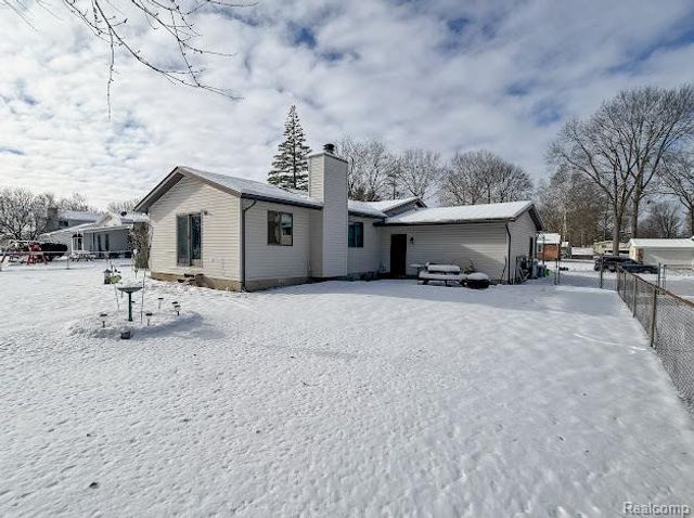 4445 Dixon Drive W, Flint Charter Township, MI 48473