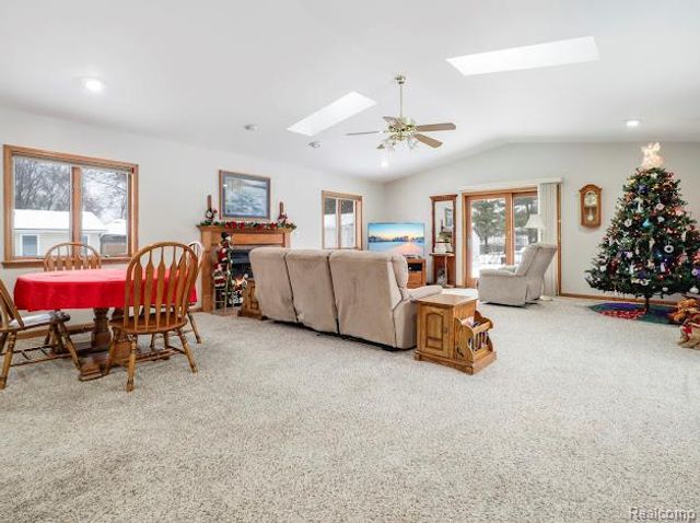 4445 Dixon Drive W, Flint Charter Township, MI 48473