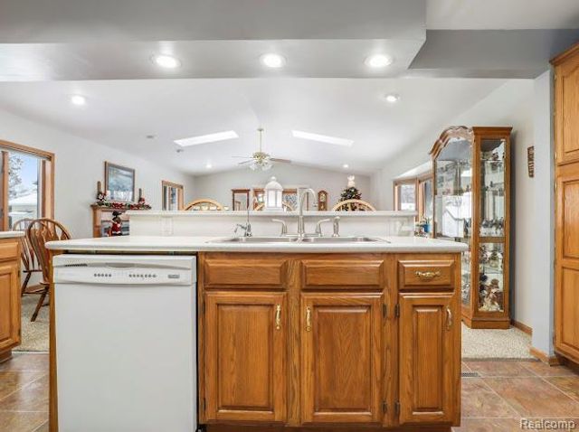 4445 Dixon Drive W, Flint Charter Township, MI 48473