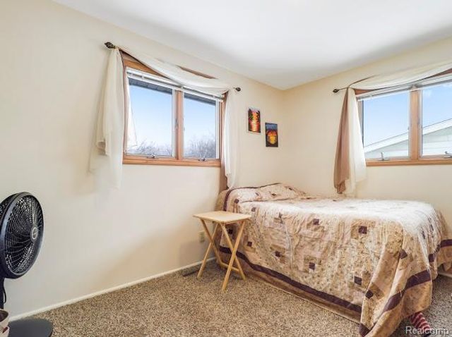 4445 Dixon Drive W, Flint Charter Township, MI 48473