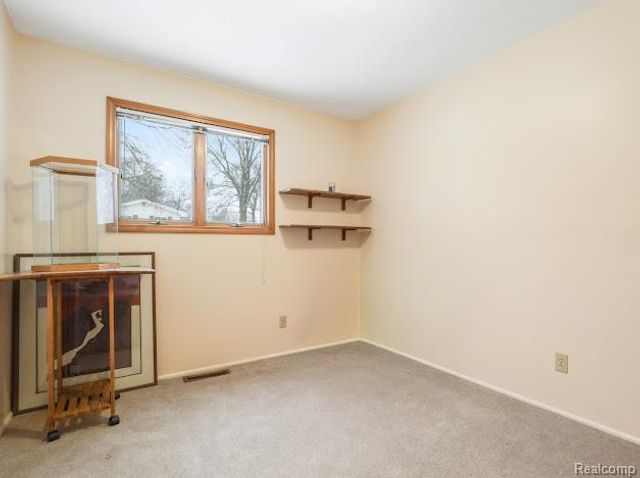 4445 Dixon Drive W, Flint Charter Township, MI 48473