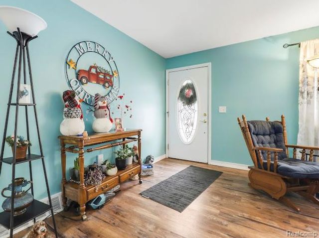 4445 Dixon Drive W, Flint Charter Township, MI 48473