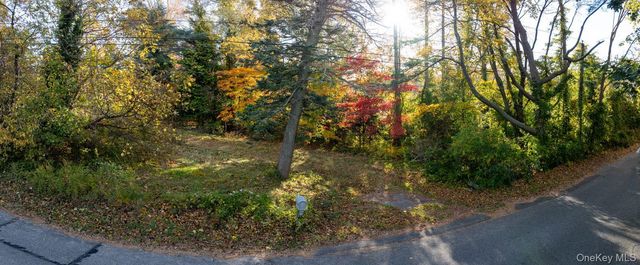 81 Old Broadway Avenue, Sayville, NY 11782