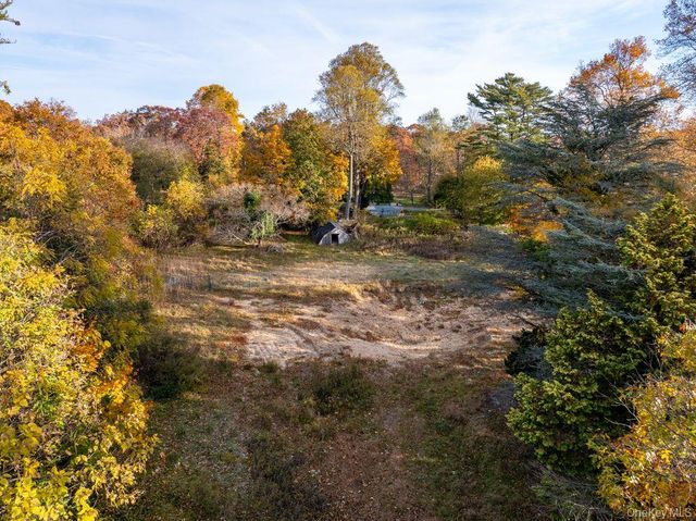 81 Old Broadway Avenue, Sayville, NY 11782