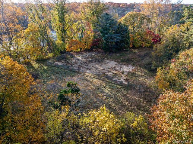 81 Old Broadway Avenue, Sayville, NY 11782