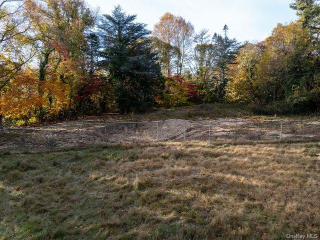 81 Old Broadway Avenue, Sayville, NY 11782