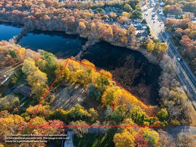 81 Old Broadway Avenue, Sayville, NY 11782