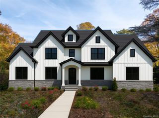 81 Old Broadway Avenue, Sayville, NY 11782