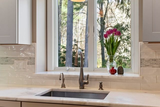 31 Fifers Ln, Boxborough, MA 01719