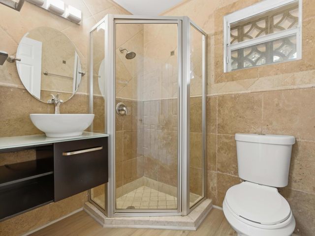 1921 NE 28th Court, Lighthouse Point, FL 33064