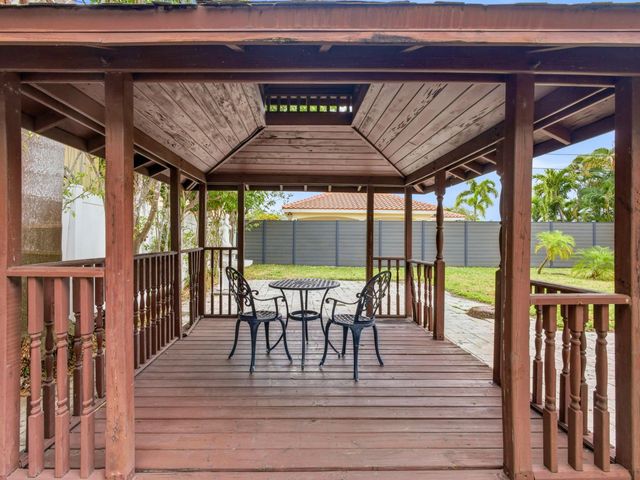 1921 NE 28th Court, Lighthouse Point, FL 33064