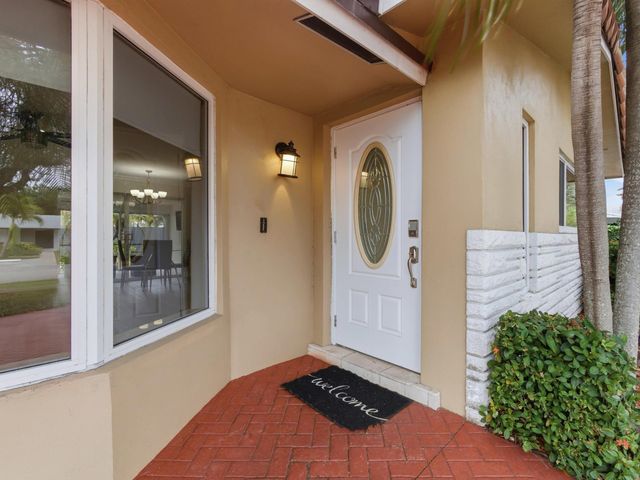 1921 NE 28th Court, Lighthouse Point, FL 33064