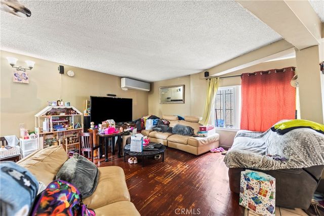 2424 West Boulevard, Los Angeles, CA 90016