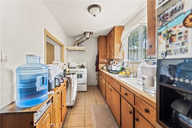 2424 West Boulevard, Los Angeles, CA 90016