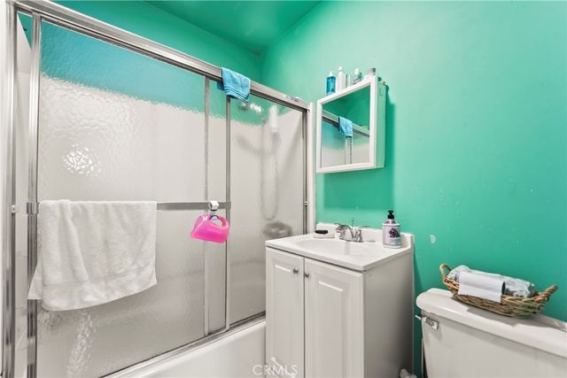 2424 West Boulevard, Los Angeles, CA 90016