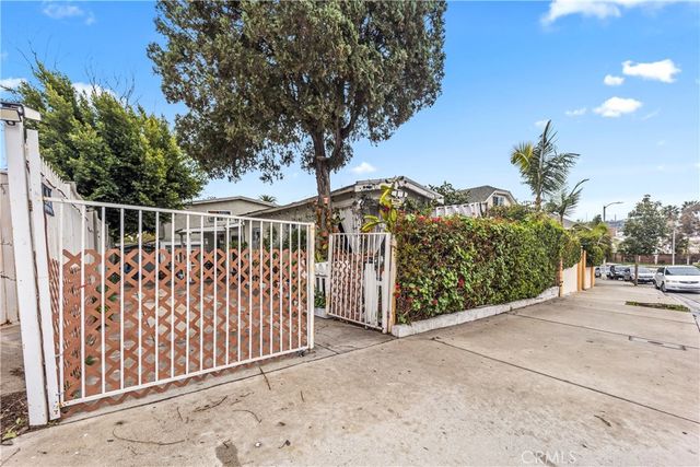 2424 West Boulevard, Los Angeles, CA 90016