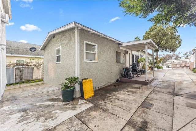 2424 West Boulevard, Los Angeles, CA 90016
