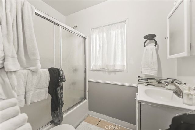 2424 West Boulevard, Los Angeles, CA 90016