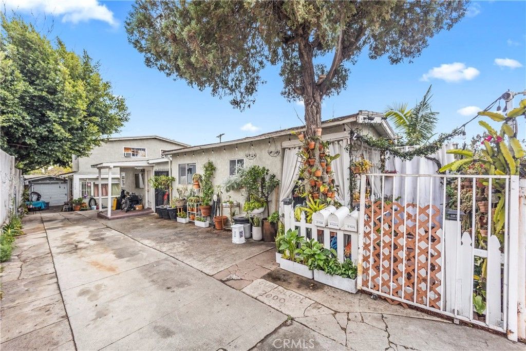 2424 West Boulevard, Los Angeles, CA 90016