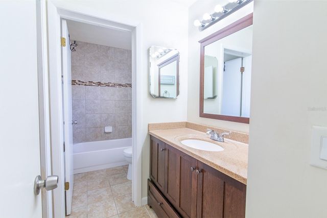 5528 SW 4TH PLACE 5528, Gainesville, FL 32607